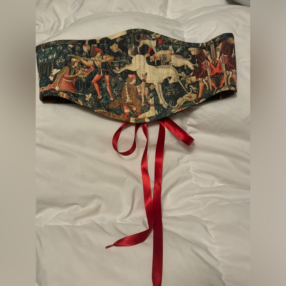 Retrofolie handmade unicorn cincher.